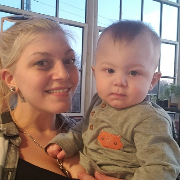 Meet your Posher, Erika - Picture 1 of 2